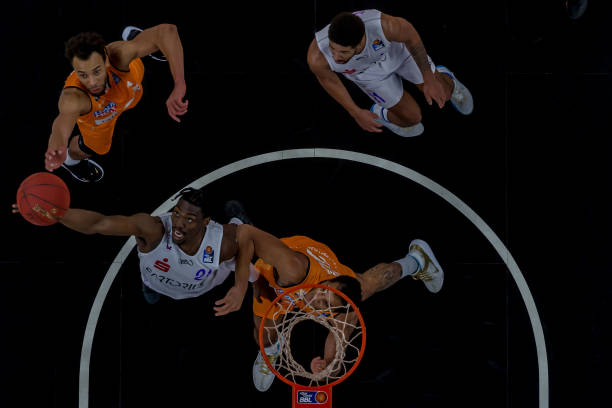 使他们在球 使他们在球