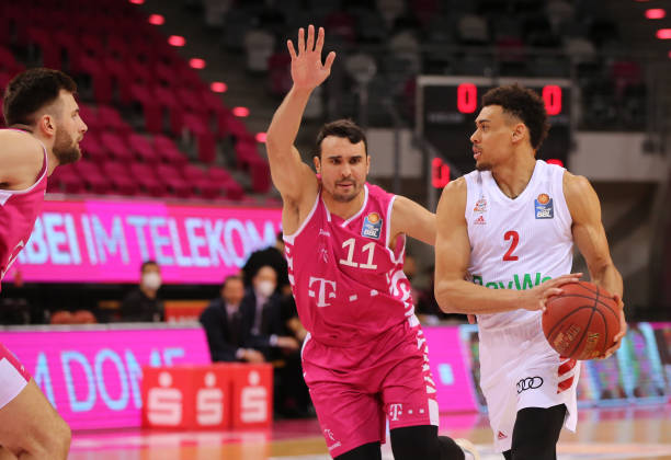 的表现令人 的表现令人