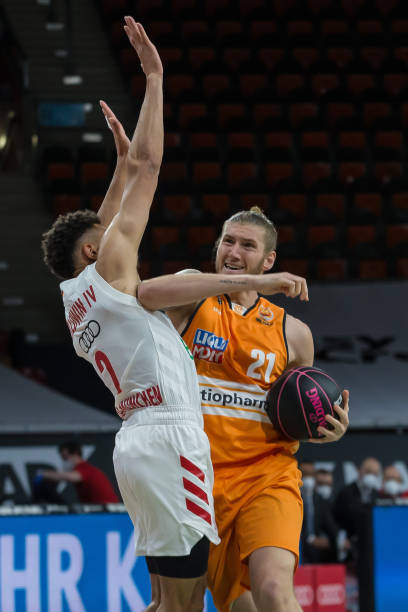 她在多次落 她在多次落